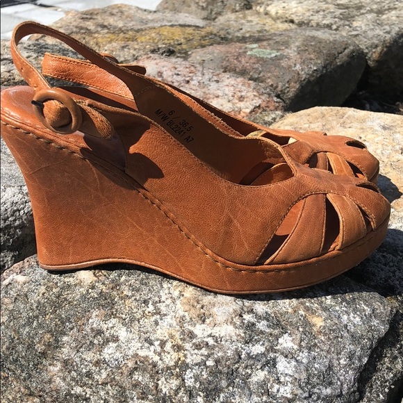 bolo - Tan Leather Wedge Sandals - Picture 2 of 3